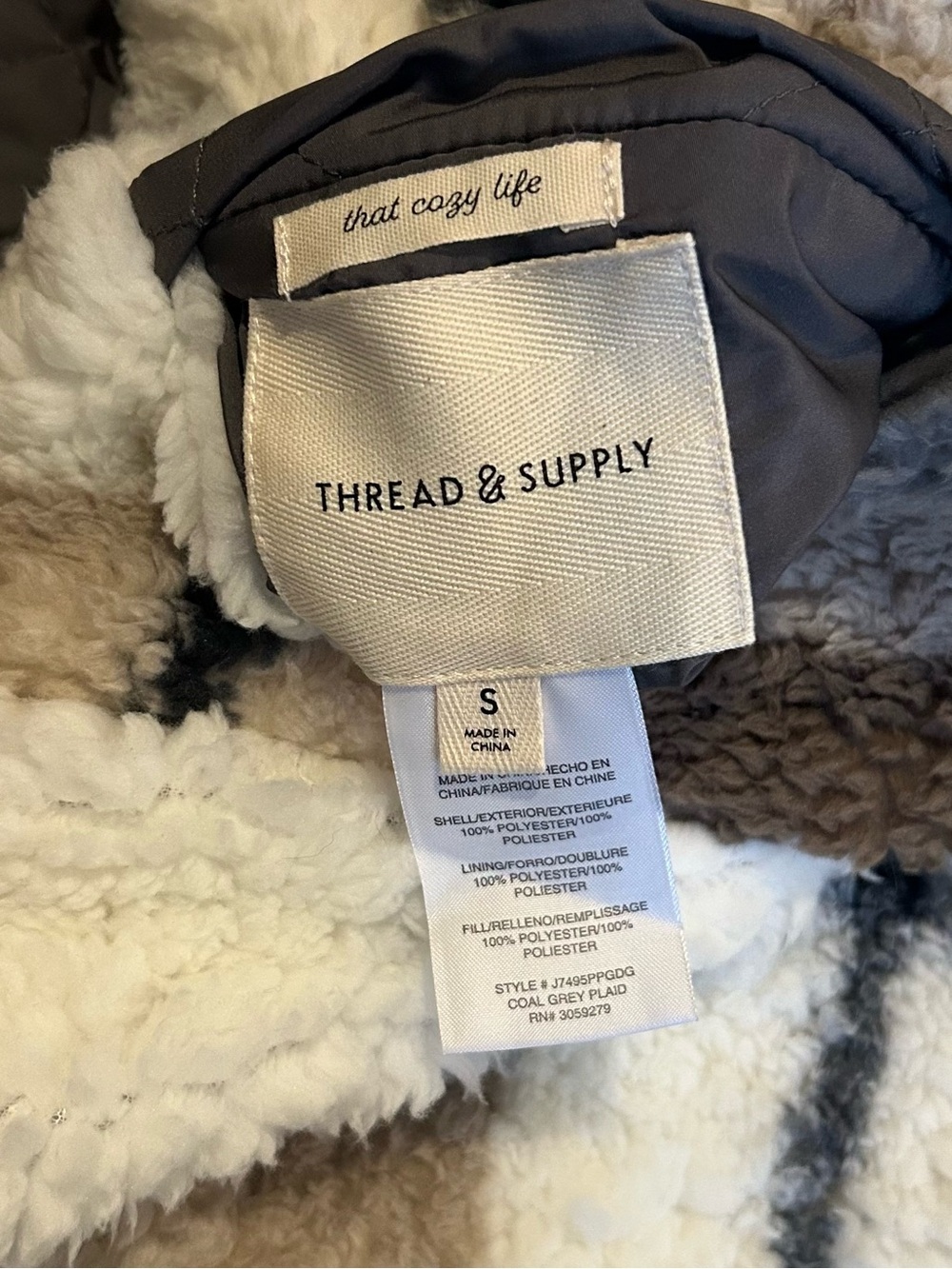 Small Thread & Supply Plaid Sherpa Lined Gray Quilted Reversible Vest Pockets - Picture 6 of 8